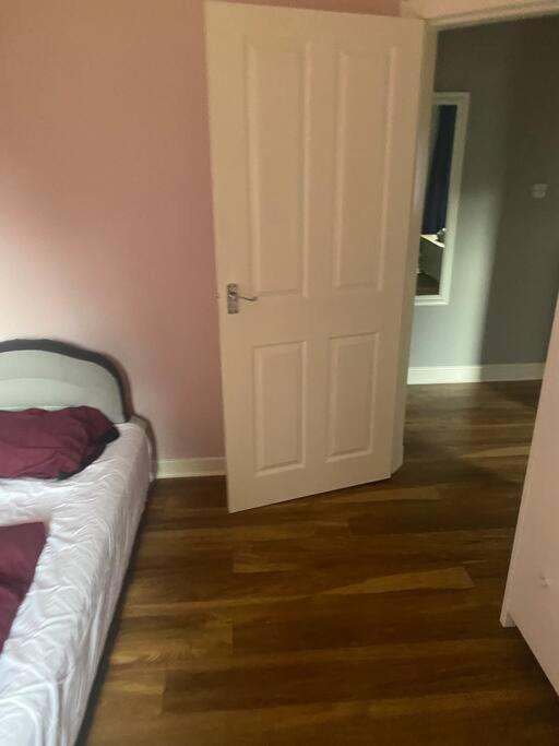 Lovely 2 Bedroom With Private Garden Edinburg Exteriör bild