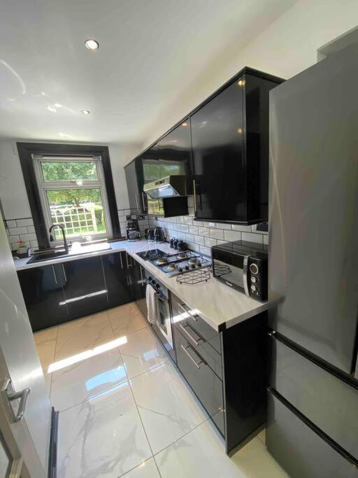 Lovely 2 Bedroom With Private Garden Edinburg Exteriör bild