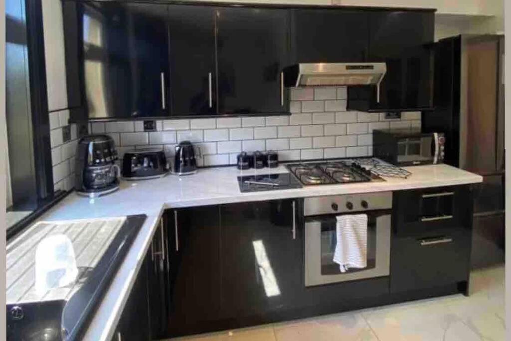 Lovely 2 Bedroom With Private Garden Edinburg Exteriör bild